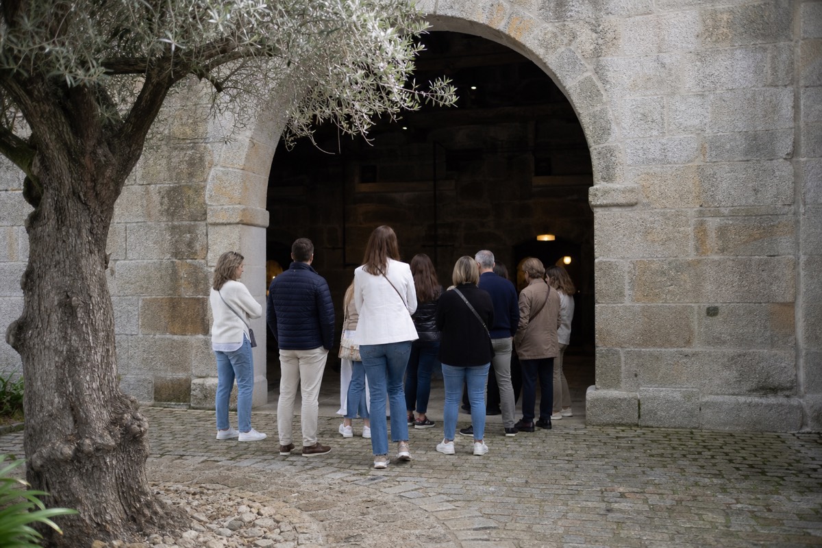 A small group gathering for their guide's introduction before a port cellar visit in Gaia